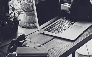 总算进了！吉拉西远射破门，多特80分钟1-0领先德丙红白埃森