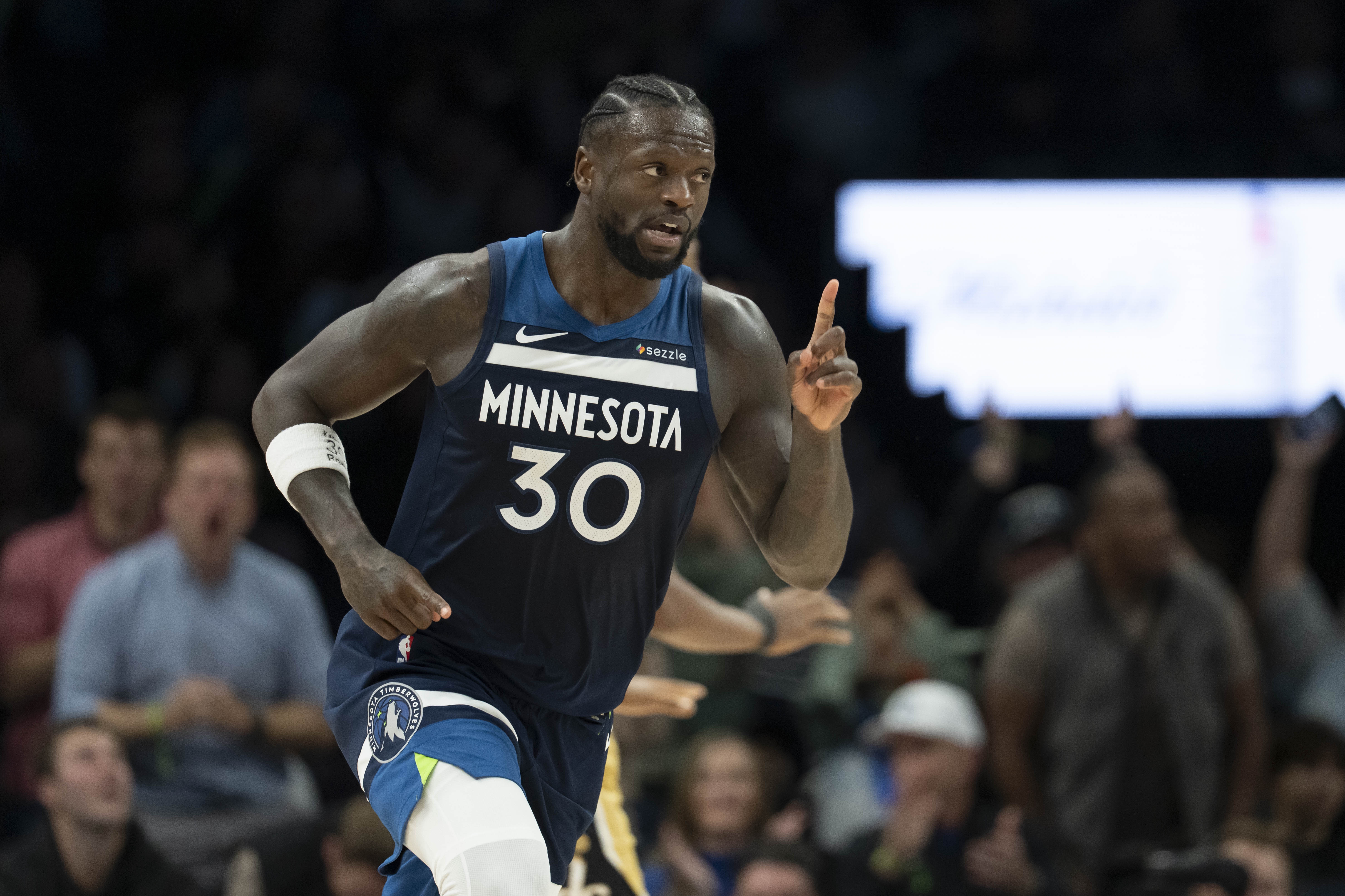 开yun体育平台官网入口登录-完全不设防！兰德尔一个转身到内线轻松扣进 森林狼领先雄鹿31分