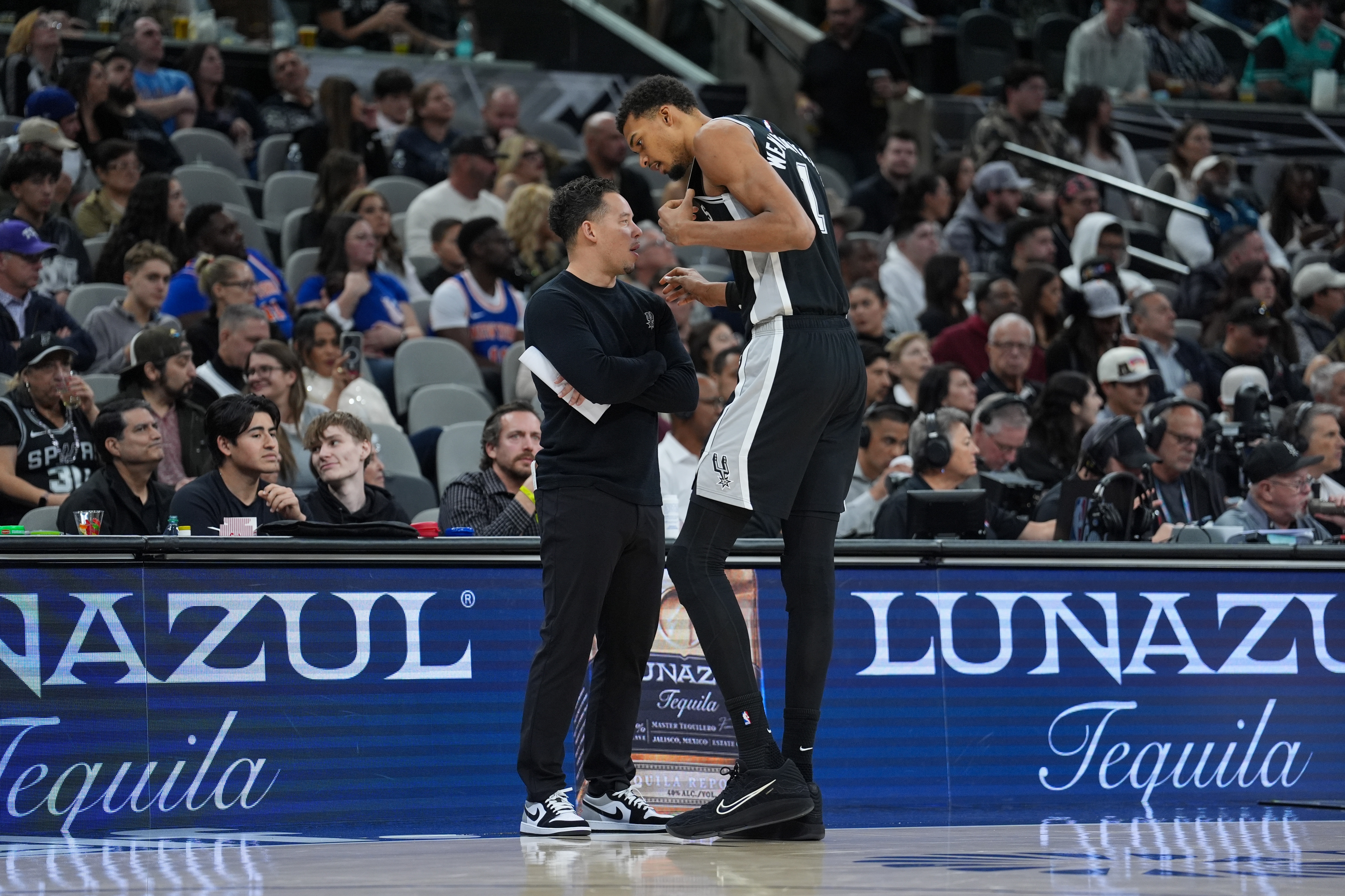 开云app下载入口官网-米奇·约翰逊：文班状态火热 我们开场其实退防和沟通都不够好