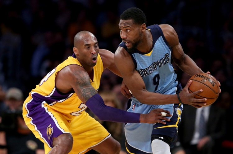 开云体育登录网站入口-肯扬·马丁谈历史前5防守者：手套、科比、阿伦、自己、魔兽